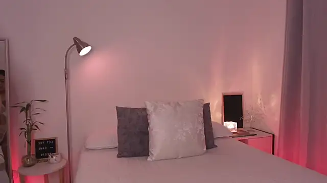 fluffycurls online show from March 19, 1:59 pm