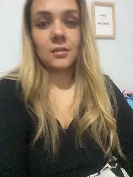 LoreinnFox online show from April 11, 5:45 am