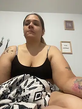 LoreinnFox online show from April 12, 6:46 pm