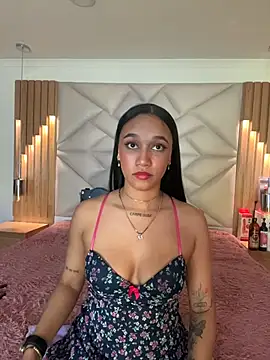 Snapshot of coraline_vera chatting on April 21, 7:28 pm coraline vera online show from April 21, 7:28 pm