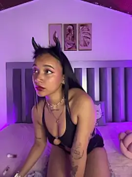Snapshot of coraline_vera chatting on May 8, 7:19 pm coraline vera online show from May 8, 7:19 pm