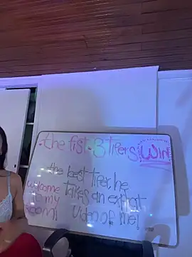 Snapshot of coraline_vera chatting on May 31, 6:09 pm coraline vera online show from May 31, 6:09 pm