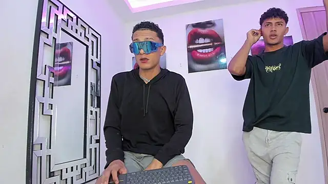 COUPLES BOYS online show from November 29, 7:22 am