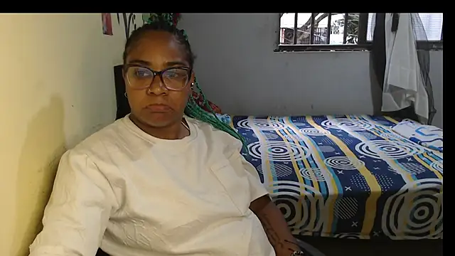 lia Hazbun online show from February 19, 10:50 pm