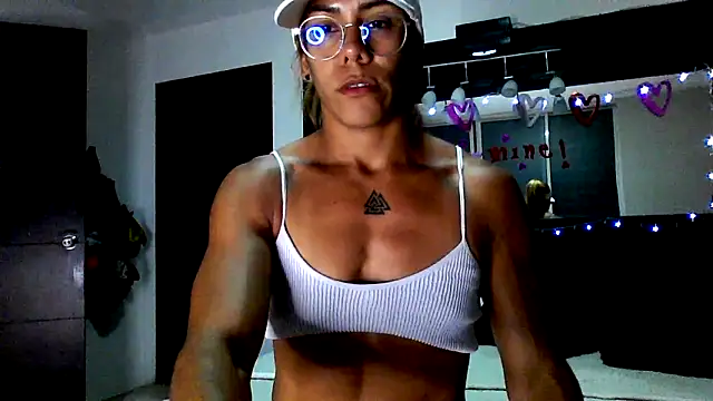 sexymusclegoddess online show from April 2, 1:58 am