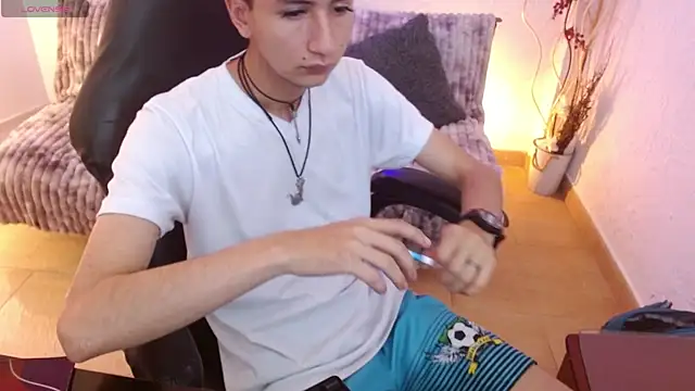 AngelRonson  online show from December 1, 9:53 pm