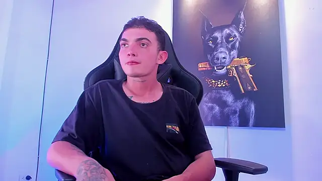 m0ntana777 online show from November 28, 2:42 pm