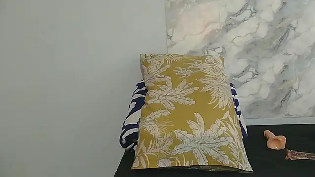 Snapshot of SexyZuluBarbie chatting on June 2, 10:39 am SexyZuluBarbie online show from June 2, 10:39 am