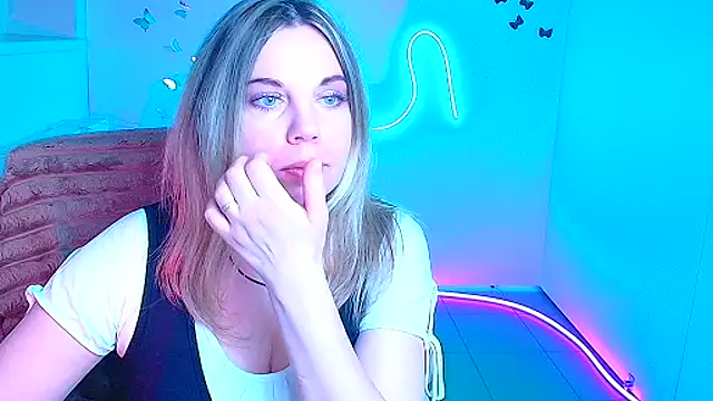 Amanda Swannn online show from April 9, 6:19 am