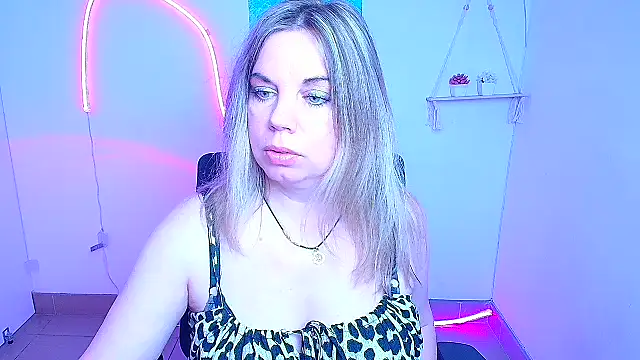 Amanda Swannn online show from April 18, 12:09 pm