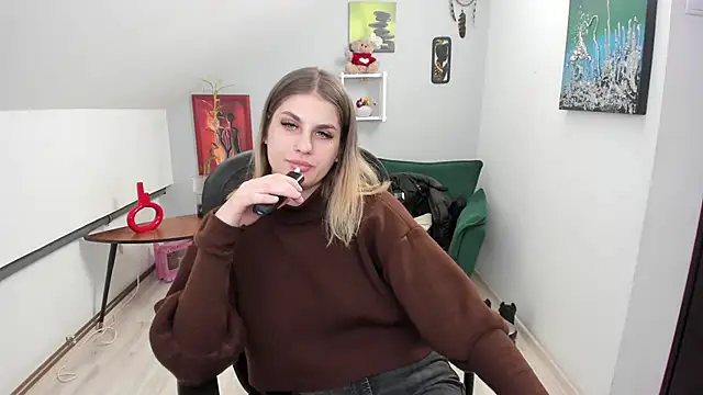 SarahOwenn online show from January 13, 1:05 pm