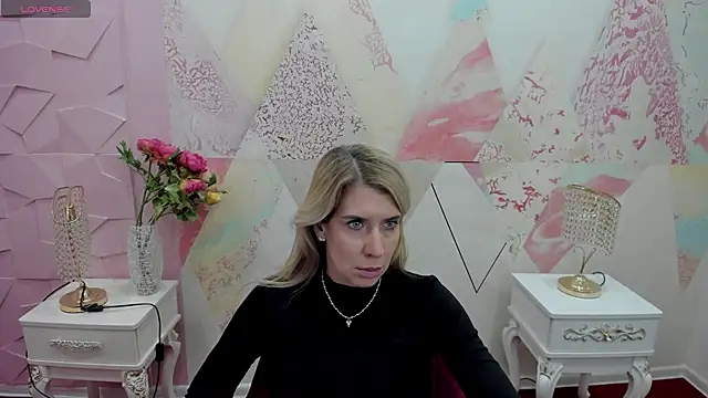 Snapshot of Juicy_wel1 chatting on December 1, 11:15 am Juicy wel1 online show from December 1, 11:15 am