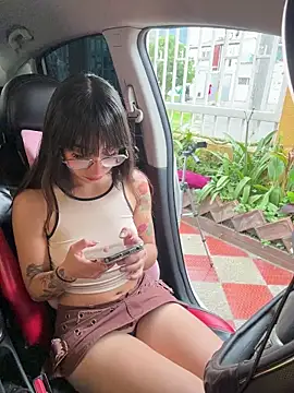 Snapshot of Mia_fiire chatting on November 30, 7:40 pm Mia fiire online show from November 30, 7:40 pm