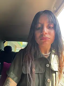 Mia fiire online show from February 21, 7:04 pm