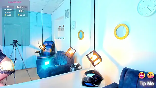 Hot Darliing online show from December 3, 1:42 pm