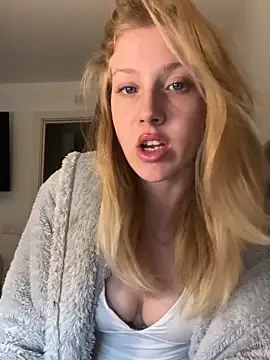 RosieLovexoxx online show from January 6, 1:15 pm