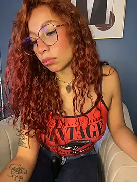 PrettyChloe  online show from March 24, 8:25 pm