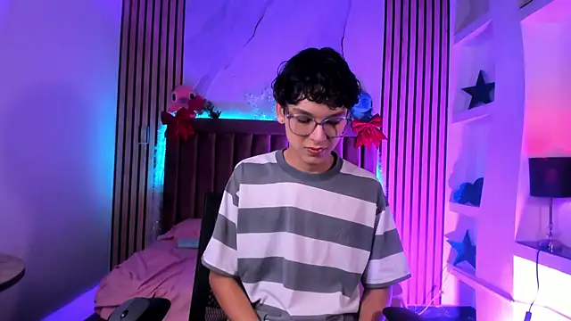 Snapshot of SthepanodiMonaco chatting on December 13, 7:53 pm SthepanodiMonaco online show from December 13, 7:53 pm