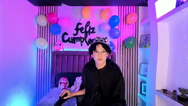 SthepanodiMonaco online show from April 10, 3:12 am