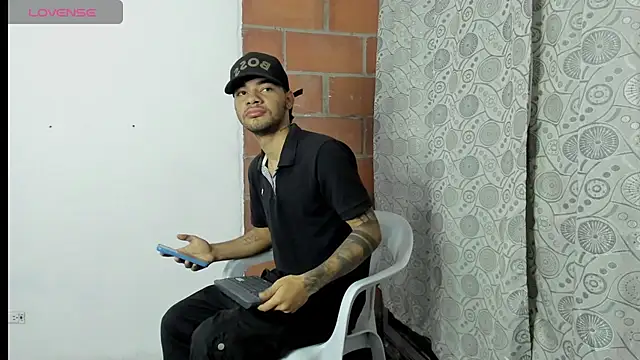 Snapshot of calvin-parker chatting on December 20, 3:57 am calvin-parker online show from December 20, 3:57 am