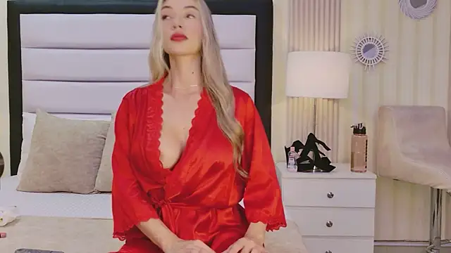 AnnaQuinn online show from April 13, 10:15 pm