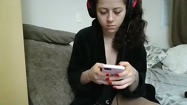 Snapshot of GabriellaManhas chatting on July 3, 8:10 am GabriellaManhas online show from July 3, 8:10 am