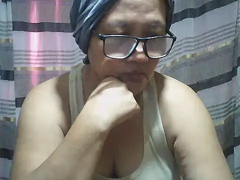 Snapshot of fireflower70 chatting on July 12, 1:29 am fireflower70 online show from July 12, 1:29 am