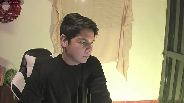 Snapshot of Asta_YunoXXX chatting on December 15, 1:10 am Asta YunoXXX online show from December 15, 1:10 am