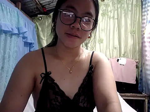 Snapshot of xxdreamgirl69 chatting on February 6, 10:02 pm xxdreamgirl69 online show from February 6, 10:02 pm