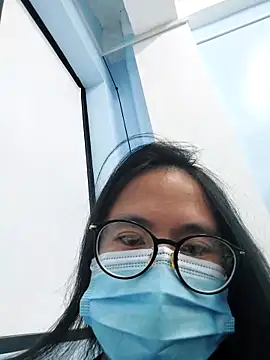 Snapshot of xxdreamgirl69 chatting on February 13, 12:01 pm xxdreamgirl69 online show from February 13, 12:01 pm