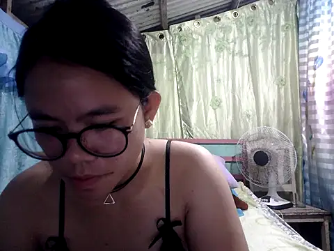 Snapshot of xxdreamgirl69 chatting on February 14, 10:06 pm xxdreamgirl69 online show from February 14, 10:06 pm