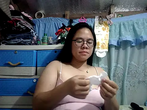 Snapshot of xxdreamgirl69 chatting on June 10, 9:35 pm xxdreamgirl69 online show from June 10, 9:35 pm
