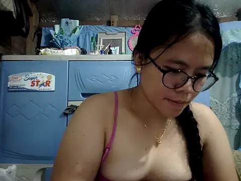 Snapshot of xxdreamgirl69 chatting on June 21, 10:18 am xxdreamgirl69 online show from June 21, 10:18 am