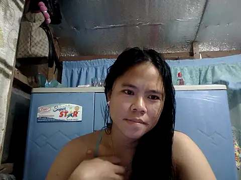 Snapshot of xxdreamgirl69 chatting on June 24, 12:31 am xxdreamgirl69 online show from June 24, 12:31 am