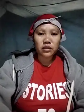 Snapshot of LeoPet2x chatting on December 18, 10:49 pm LeoPet2x online show from December 18, 10:49 pm