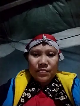 Snapshot of LeoPet2x chatting on December 20, 2:46 pm LeoPet2x online show from December 20, 2:46 pm