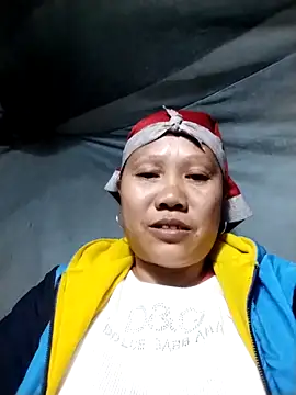 Snapshot of LeoPet2x chatting on December 21, 3:30 pm LeoPet2x online show from December 21, 3:30 pm