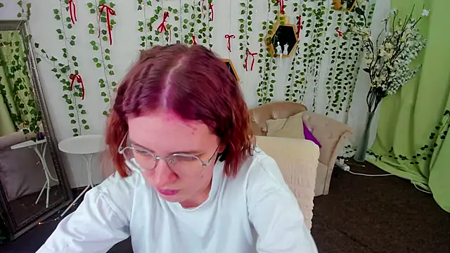 Mia Mooore online show from February 18, 1:18 pm