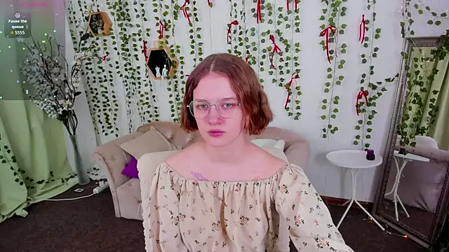 Mia Mooore online show from February 28, 1:23 pm