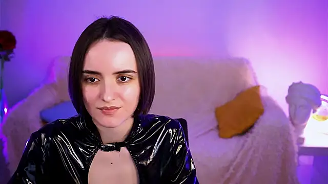 KateWillows online show from April 13, 5:02 am