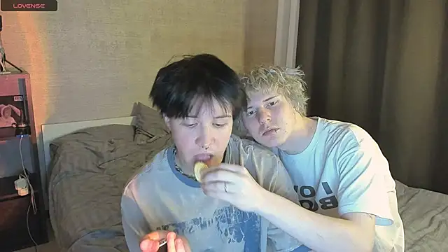 miya meow miku online show from December 22, 7:00 pm