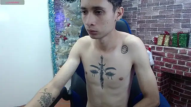 Snapshot of LucassSmith11 chatting on December 21, 12:23 pm LucassSmith11 online show from December 21, 12:23 pm