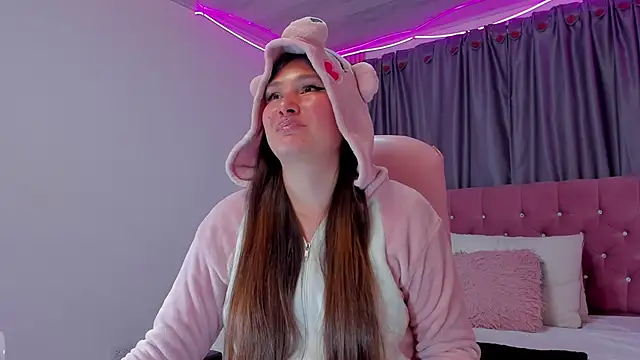 AngieG02  online show from December 16, 3:11 am