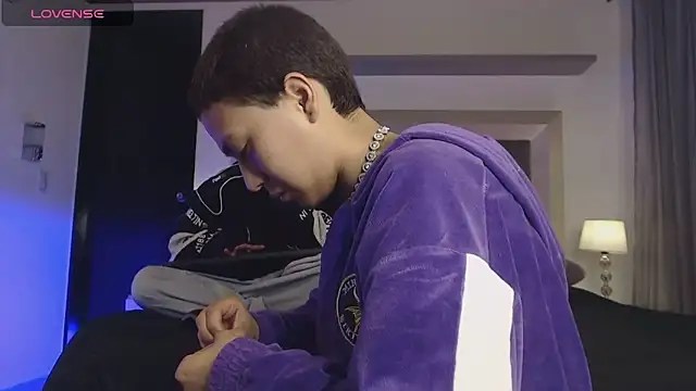 Brenda Tina online show from December 18, 8:26 pm