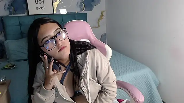 Snapshot of cherrysmall2 chatting on November 29, 5:10 am cherrysmall2 online show from November 29, 5:10 am