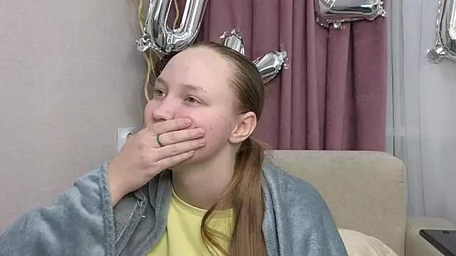 Snapshot of BibiStapler chatting on February 13, 8:38 pm BibiStapler online show from February 13, 8:38 pm