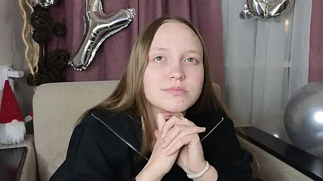 Snapshot of BibiStapler chatting on February 24, 8:18 pm BibiStapler online show from February 24, 8:18 pm