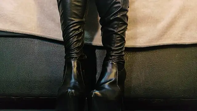 MilaDeRoux online show from February 11, 3:33 am