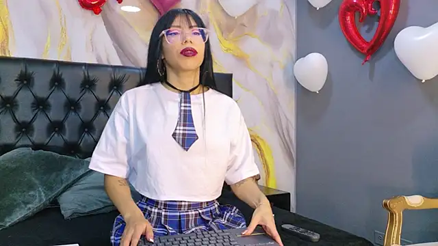 MilaDeRoux online show from February 13, 4:19 am