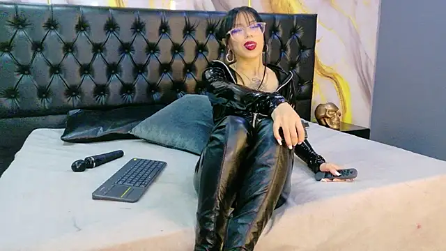 MilaDeRoux online show from March 26, 4:29 am